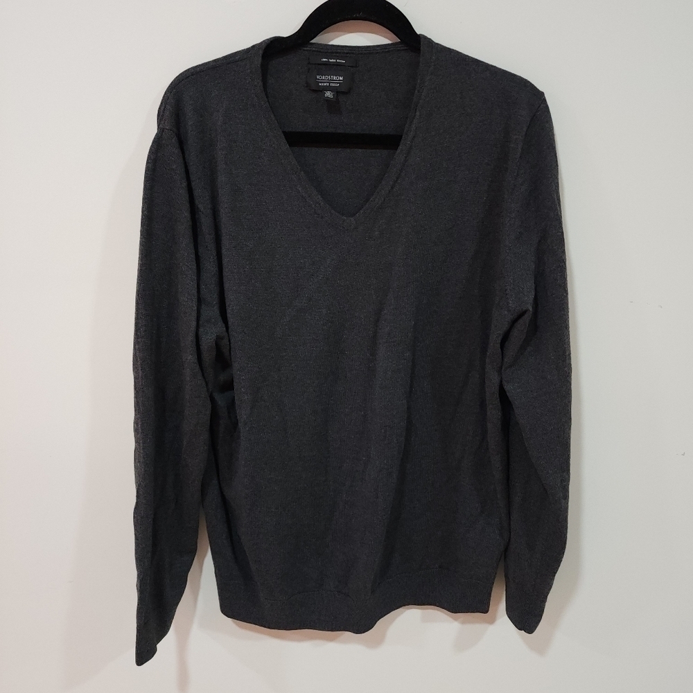 Nordstrom mens vneck sweater, gray, size xl
